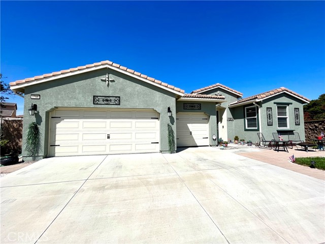 6716 Estonian Dr, Eastvale, CA 92880