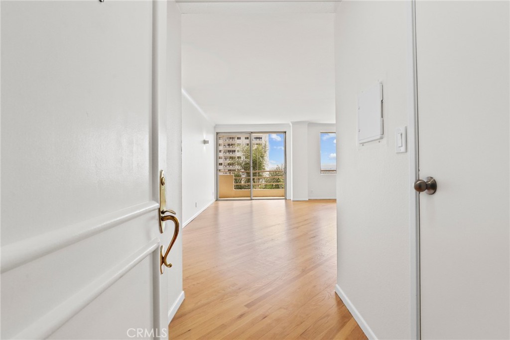 1131 Alta Loma Road #527