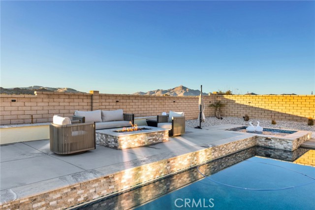 Detail Gallery Image 14 of 73 For 17066 Takipi Rd, Apple Valley,  CA 92307 - 3 Beds | 3 Baths