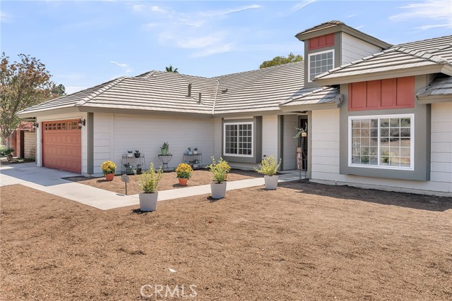 15725 Terraceview Court, Riverside CA: https://media.crmls.org/medias/16a2e0ff-ed68-49d7-bbf2-35d21ac578b1.jpg