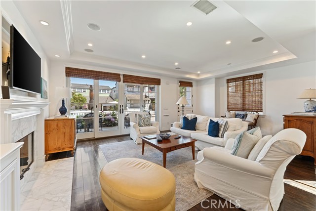 Detail Gallery Image 9 of 44 For 115 Topaz Ave, Newport Beach,  CA 92662 - 3 Beds | 3/1 Baths