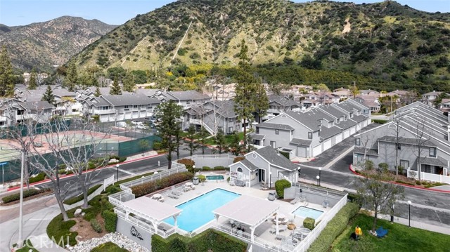 202 Evergreen Court, Azusa CA: https://media.crmls.org/medias/16a4b17f-6bf4-45e2-81c9-0a019619cf99.jpg