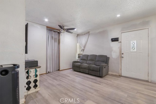 13273 Sunburst Street, Pacoima CA: https://media.crmls.org/medias/16a4d9fc-929d-438c-8692-8b1de48e2bd3.jpg