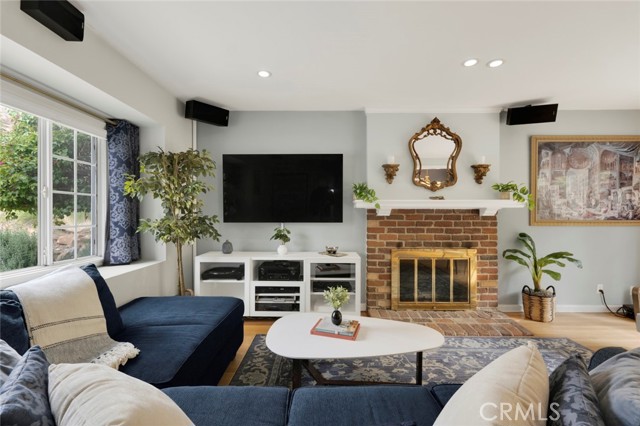 Detail Gallery Image 7 of 35 For 8520 Springford Dr, Sun Valley,  CA 91352 - 3 Beds | 2 Baths