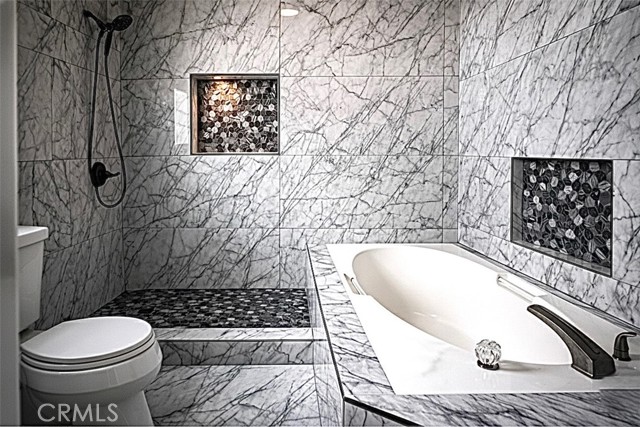 Detail Gallery Image 2 of 9 For 2286 San Joaquin East, Canyon Lake,  CA 92587 - 5 Beds | 2/1 Baths