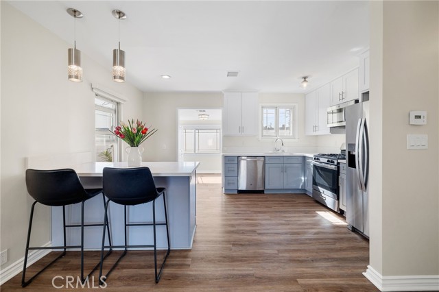 2109 N Dymond Street, Burbank CA: https://media.crmls.org/medias/16a60deb-f10d-49bb-b792-7e988b621a99.jpg