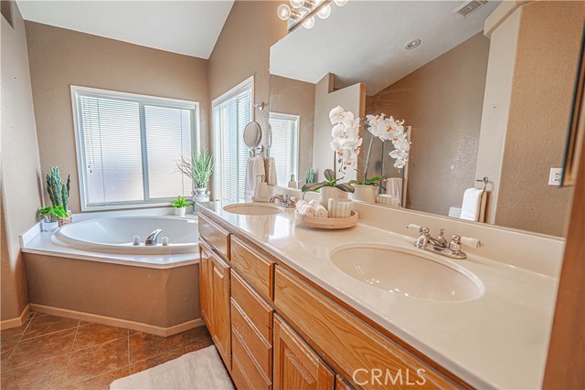 Detail Gallery Image 25 of 74 For 20164 Crestview Dr., Canyon Country,  CA 91351 - 3 Beds | 2 Baths