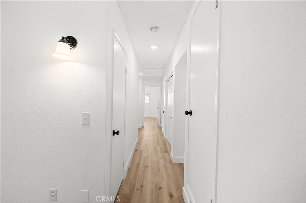https://media.crmls.org/medias/16a6ee50-8574-4258-b849-626e4f1a0ede.jpg?preset=X-Large