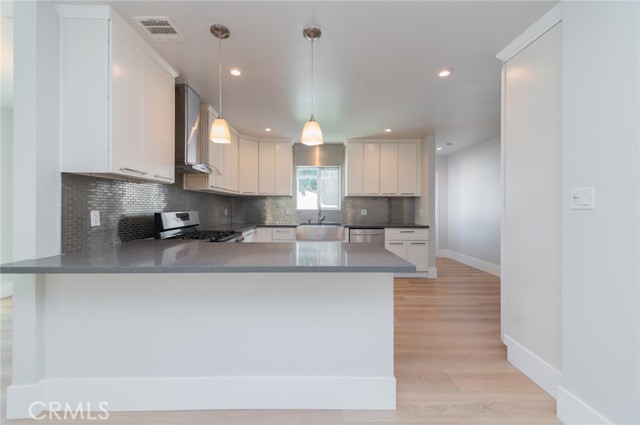 Detail Gallery Image 9 of 31 For 5212 Noble Ave, Sherman Oaks,  CA 91411 - 3 Beds | 2 Baths