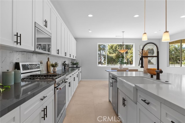 Detail Gallery Image 30 of 54 For 5612 Levanto St, Bakersfield,  CA 93306 - 4 Beds | 3 Baths
