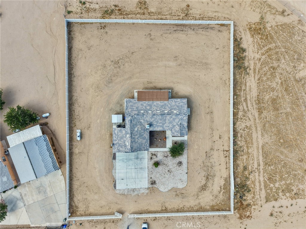 https://media.crmls.org/medias/16aa57c2-c8be-4948-999c-6d8cb35eb035.jpg?preset=X-Large