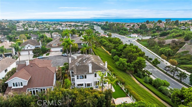 1 Pacifico, Laguna Niguel CA: https://media.crmls.org/medias/16aa867a-3560-42ec-a2fe-be10a1564c76.jpg
