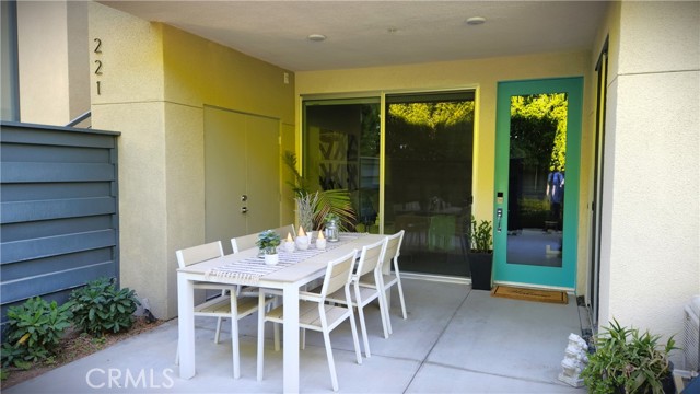 Detail Gallery Image 3 of 26 For 213 the Riv, Palm Springs,  CA 92262 - 2 Beds | 2/1 Baths