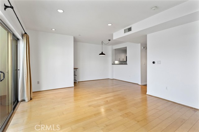 Detail Gallery Image 3 of 19 For 159 W Green, Pasadena,  CA 91105 - 1 Beds | 1 Baths