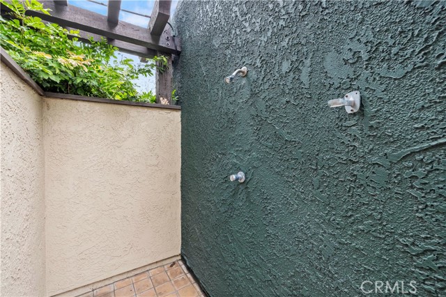 Detail Gallery Image 21 of 27 For 7439 Woodman Ave. #35,  Van Nuys,  CA 91405 - 2 Beds | 1 Baths