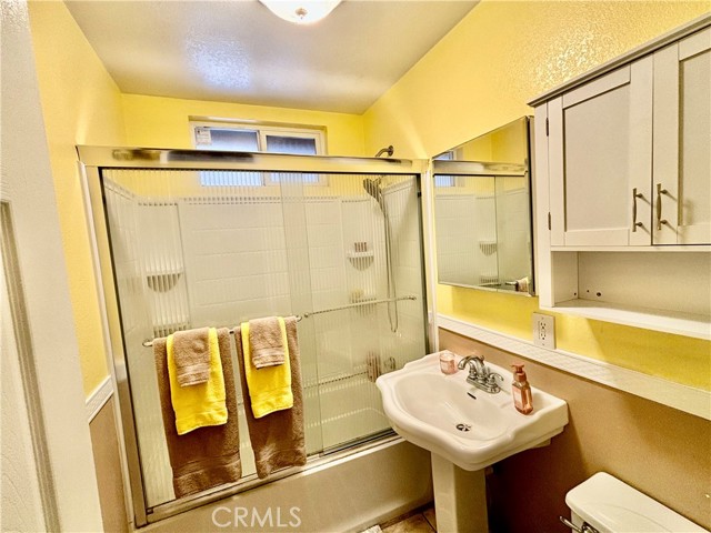 Detail Gallery Image 11 of 18 For 15001 Sutro Ave, Gardena,  CA 90249 - 3 Beds | 2 Baths