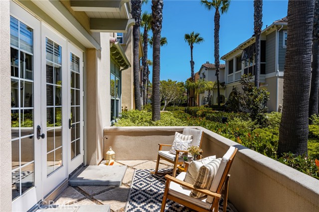 21270 Elda Cir, Huntington Beach CA: https://media.crmls.org/medias/16b018d2-fb55-47b3-a974-1a9165ee95cc.jpg