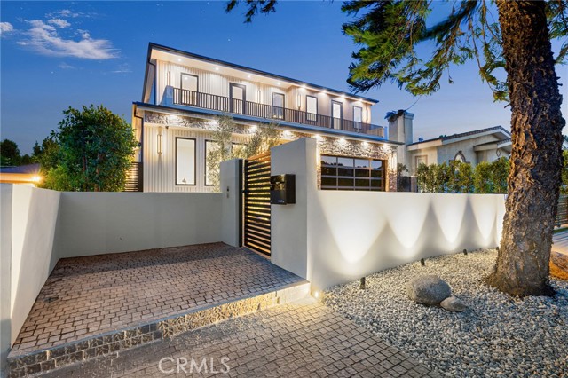 16728 Morrison Street, Encino CA: https://media.crmls.org/medias/16b0389c-fac7-43fe-9f66-33e60ef02e5f.jpg