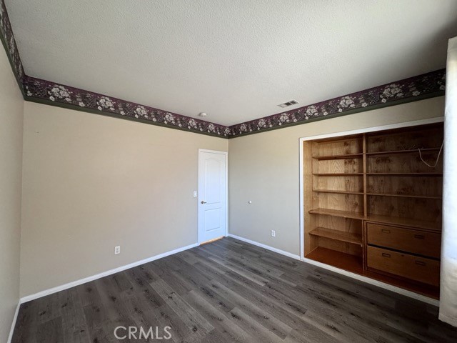 https://media.crmls.org/medias/16b08d5d-0c7d-4707-b5e0-21ecda854da7.jpg?preset=X-Large