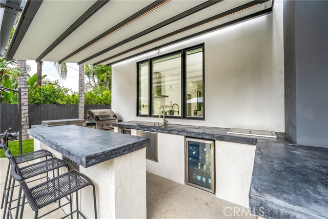 4706 Katherine Avenue, Sherman Oaks CA: https://media.crmls.org/medias/16b0a2a3-9ca4-407e-b6c6-47016365520c.jpg