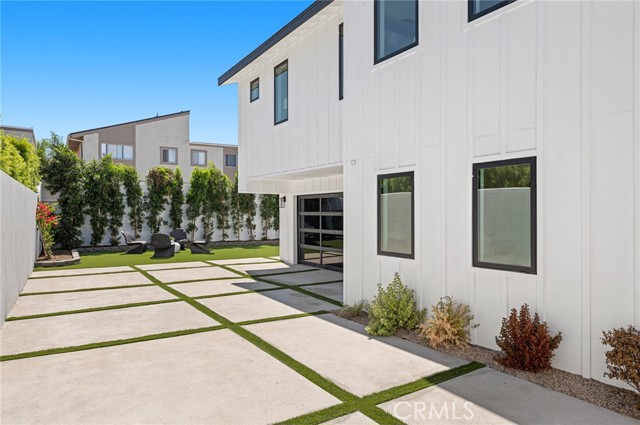 Detail Gallery Image 33 of 35 For 281 Santo Tomas Ave, Costa Mesa,  CA 92627 - 4 Beds | 4/1 Baths