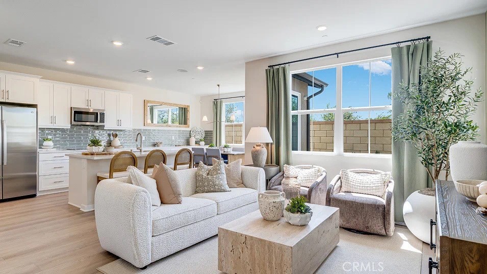 2563 E Hyde Paseo