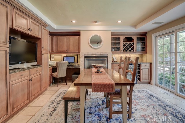 12441 La Bella Drive, Santa Ana CA: https://media.crmls.org/medias/16b126e6-cf68-44b7-b057-78375b493c4e.jpg