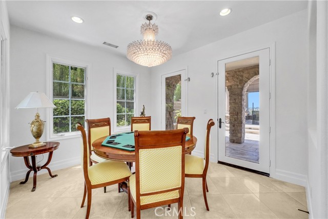 25 Village Way, Irvine CA: https://media.crmls.org/medias/16b2389c-df07-4b75-847a-8d0dfc45dd89.jpg