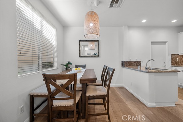 Detail Gallery Image 8 of 19 For 19415 Opal Ln, Saugus,  CA 91350 - 2 Beds | 2/1 Baths