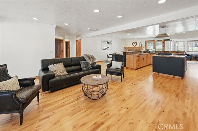 922 Carefree Drive, Simi Valley CA: https://media.crmls.org/medias/16b35a8a-4bbf-4738-ae83-de7ad20b0930.jpg