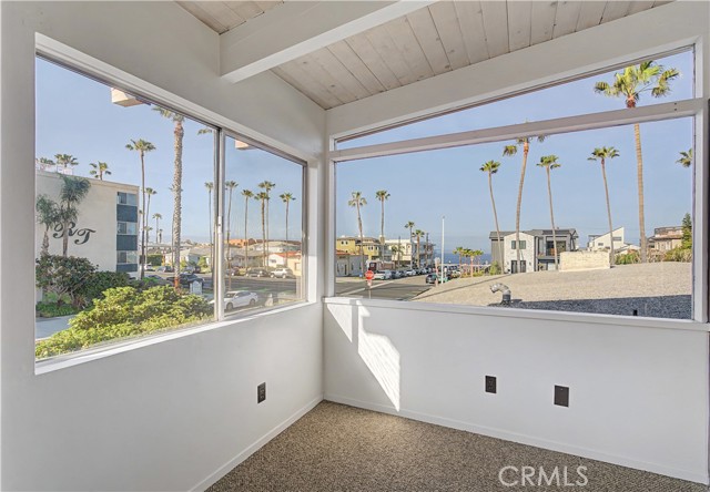 Detail Gallery Image 22 of 45 For 201 Avenue G, Redondo Beach,  CA 90277 - 4 Beds | 3 Baths