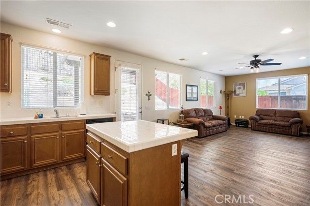 197 Inkster Way, Hemet CA: https://media.crmls.org/medias/16b4fd8f-41db-424e-ac77-c856d83bd40c.jpg