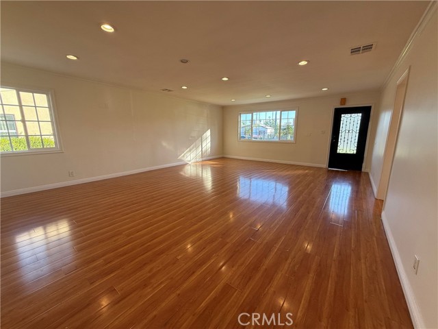 Detail Gallery Image 3 of 13 For 11055 Califa, North Hollywood,  CA 91601 - 3 Beds | 2 Baths