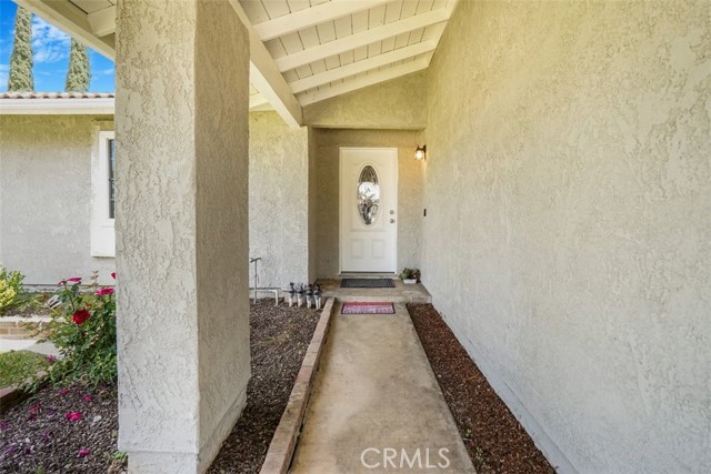 Detail Gallery Image 2 of 19 For 2673 Mercedes Ave, Highland,  CA 92346 - 4 Beds | 2 Baths