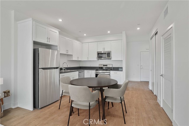 Detail Gallery Image 6 of 26 For 8750 Sepulveda Bld #311,  North Hills,  CA 91343 - 1 Beds | 1 Baths