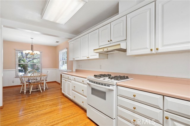 14224 Enadia Way, Van Nuys CA: https://media.crmls.org/medias/16b63779-69fa-49ac-9b45-b22e39278ee9.jpg