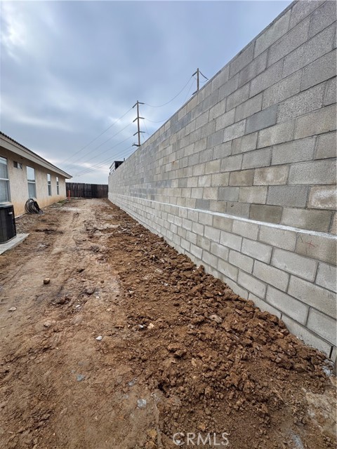 6000 Benbasset Place, Bakersfield CA: https://media.crmls.org/medias/16b65f1e-caa1-47a9-b2b6-9cee72ef5f41.jpg