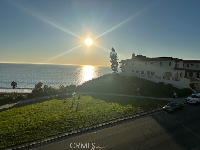 https://media.crmls.org/medias/16b6c739-05dd-40aa-a588-4de2afb0dc63.jpg?preset=X-Large
