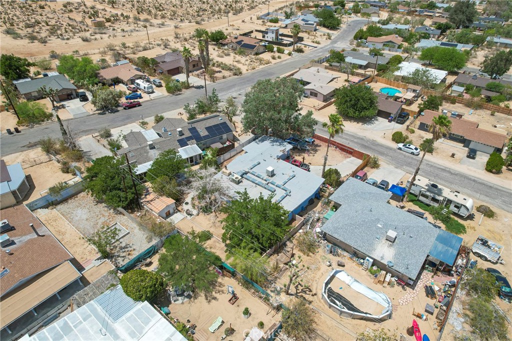 https://media.crmls.org/medias/16b7a73c-dd8f-4601-8427-0ca48d6b8b02.jpg?preset=X-Large