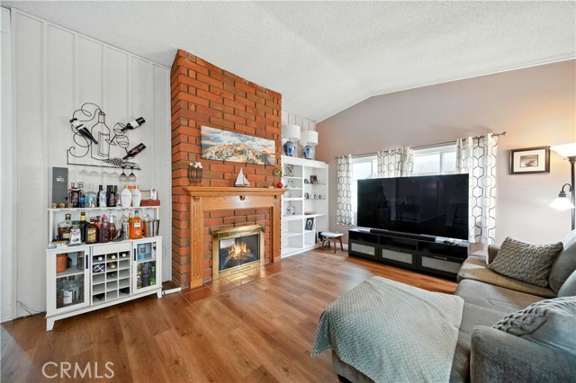 11811 La Serna Drive, Whittier CA: https://media.crmls.org/medias/16b879bb-4f45-4129-9523-e0e4e0b8df88.jpg
