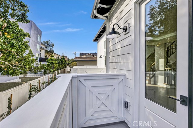 DINING ROOM BALCONY