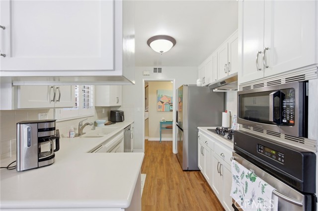 Detail Gallery Image 21 of 49 For 105 Harvard Ln, Seal Beach,  CA 90740 - 5 Beds | 2 Baths