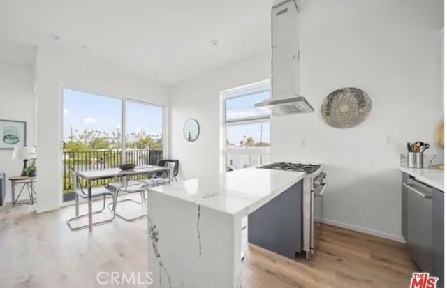 Detail Gallery Image 8 of 17 For 4537 W 16th #1/2,  Los Angeles,  CA 90019 - 3 Beds | 2 Baths