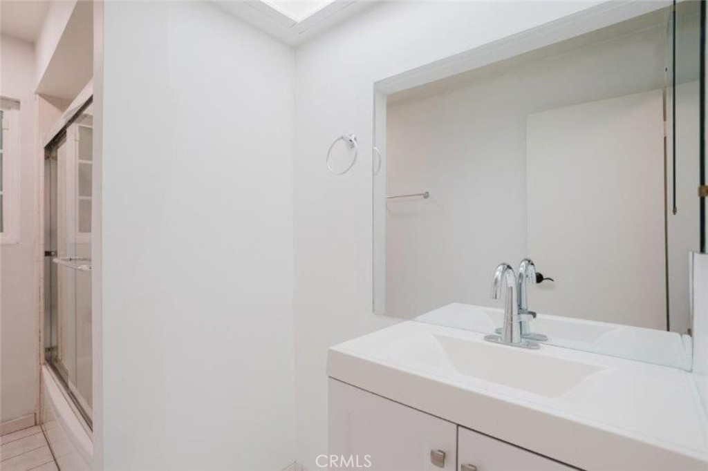 https://media.crmls.org/medias/16ba44de-dd13-42bd-9777-dd060b3c5554.jpg?preset=X-Large