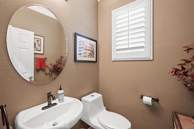 Detail Gallery Image 24 of 28 For 24081 Stone Creek Dr, Valencia,  CA 91354 - 3 Beds | 2/1 Baths