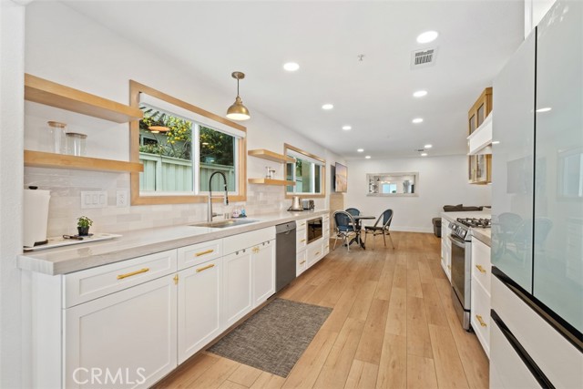 40 Camino Katia, San Clemente CA: https://media.crmls.org/medias/16bb13c4-be2c-4f3a-90d0-73e4f03c368f.jpg