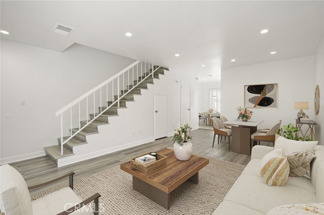 19211 Haynes Street, Reseda CA: https://media.crmls.org/medias/16bb49ca-98be-4755-b6e8-2fd25ee12a49.jpg