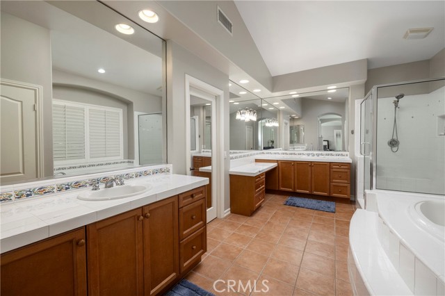 10 Spring Grove, Irvine CA: https://media.crmls.org/medias/16bbb70f-0f24-425e-acb1-84a1fd96b43a.jpg