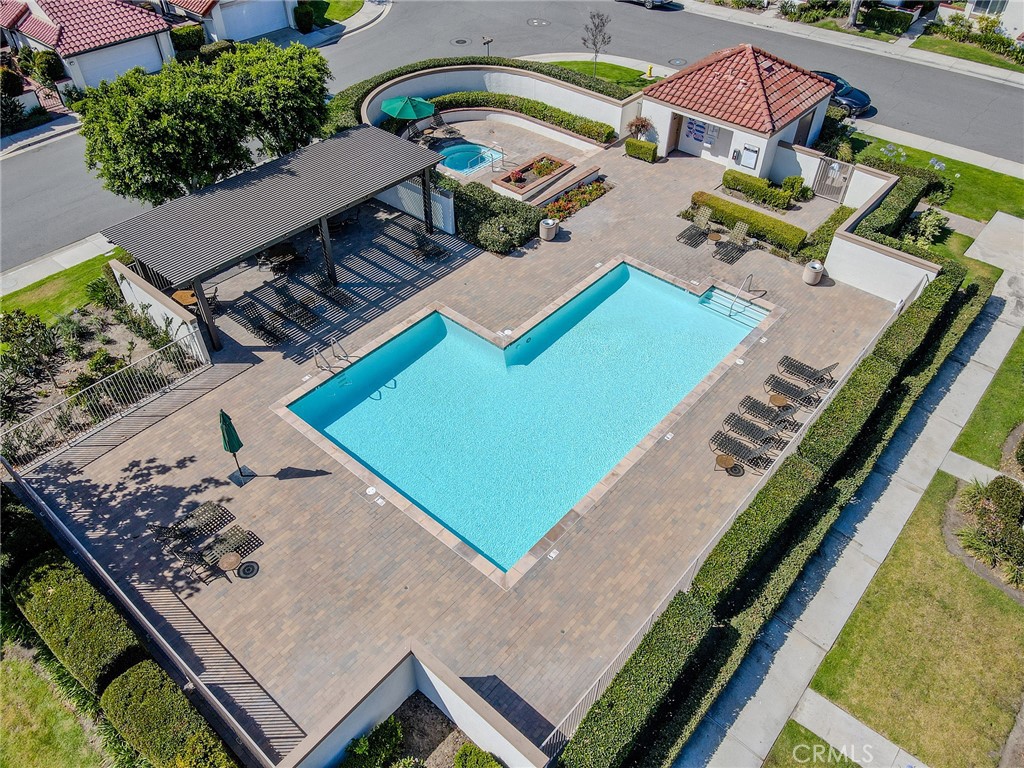 https://media.crmls.org/medias/16bd1ca4-e8ad-46fe-b40a-5d21d3f3a0df.jpg?preset=X-Large