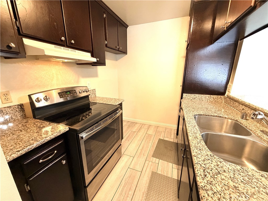 https://media.crmls.org/medias/16bd42c2-2fa0-4946-8c34-0b78416be7bc.jpg?preset=X-Large